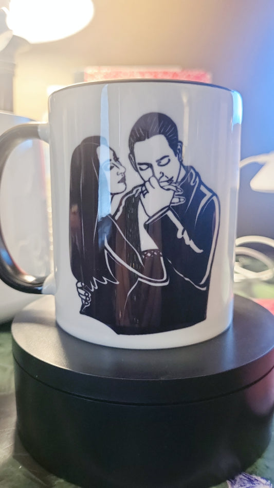 Morticia y Gomez Mug
